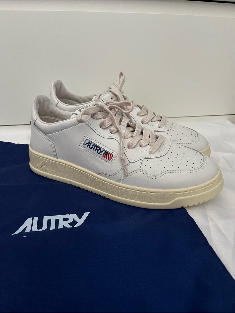 NWT Autry Medalist Low Sneakers Men’s